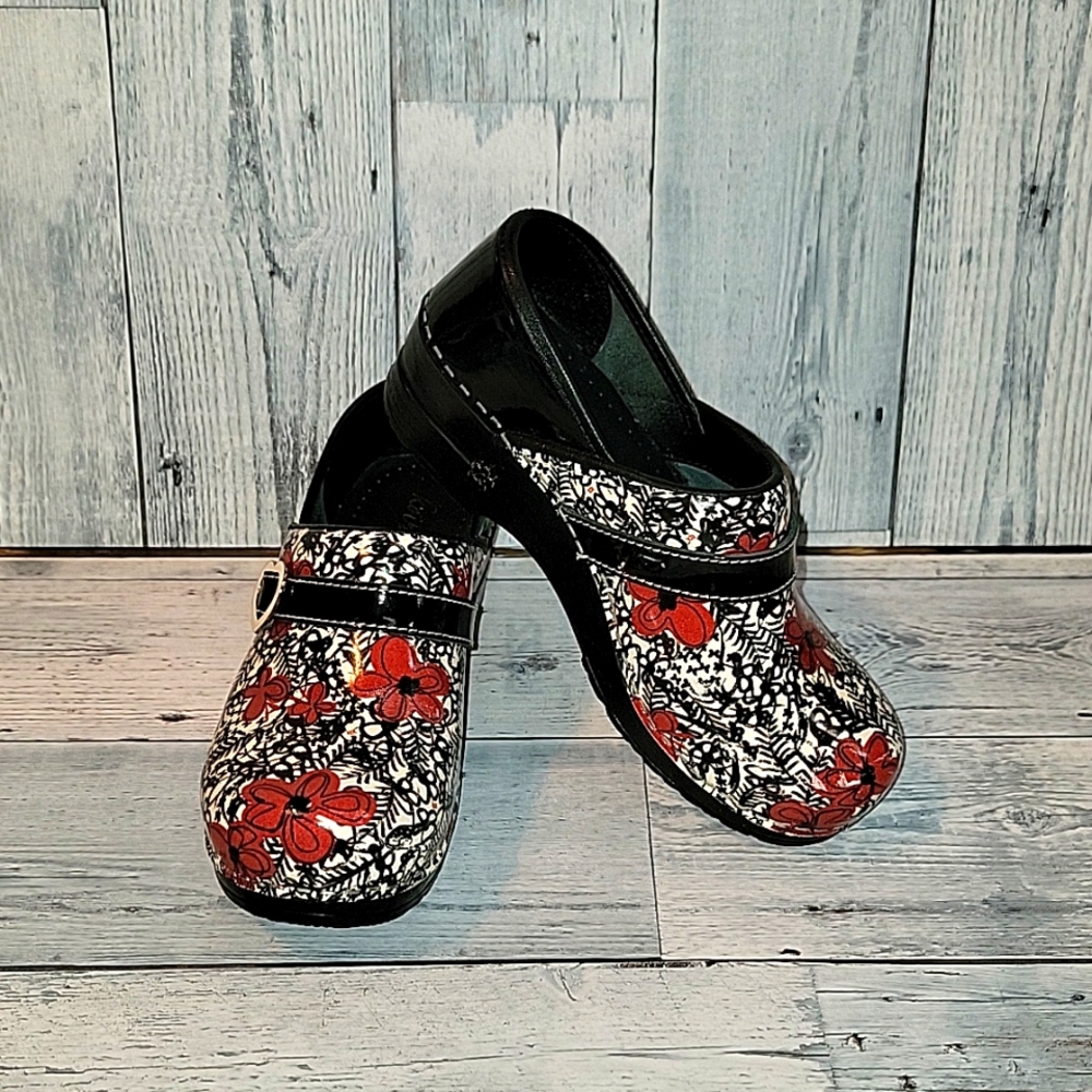 Sanita nursing clog